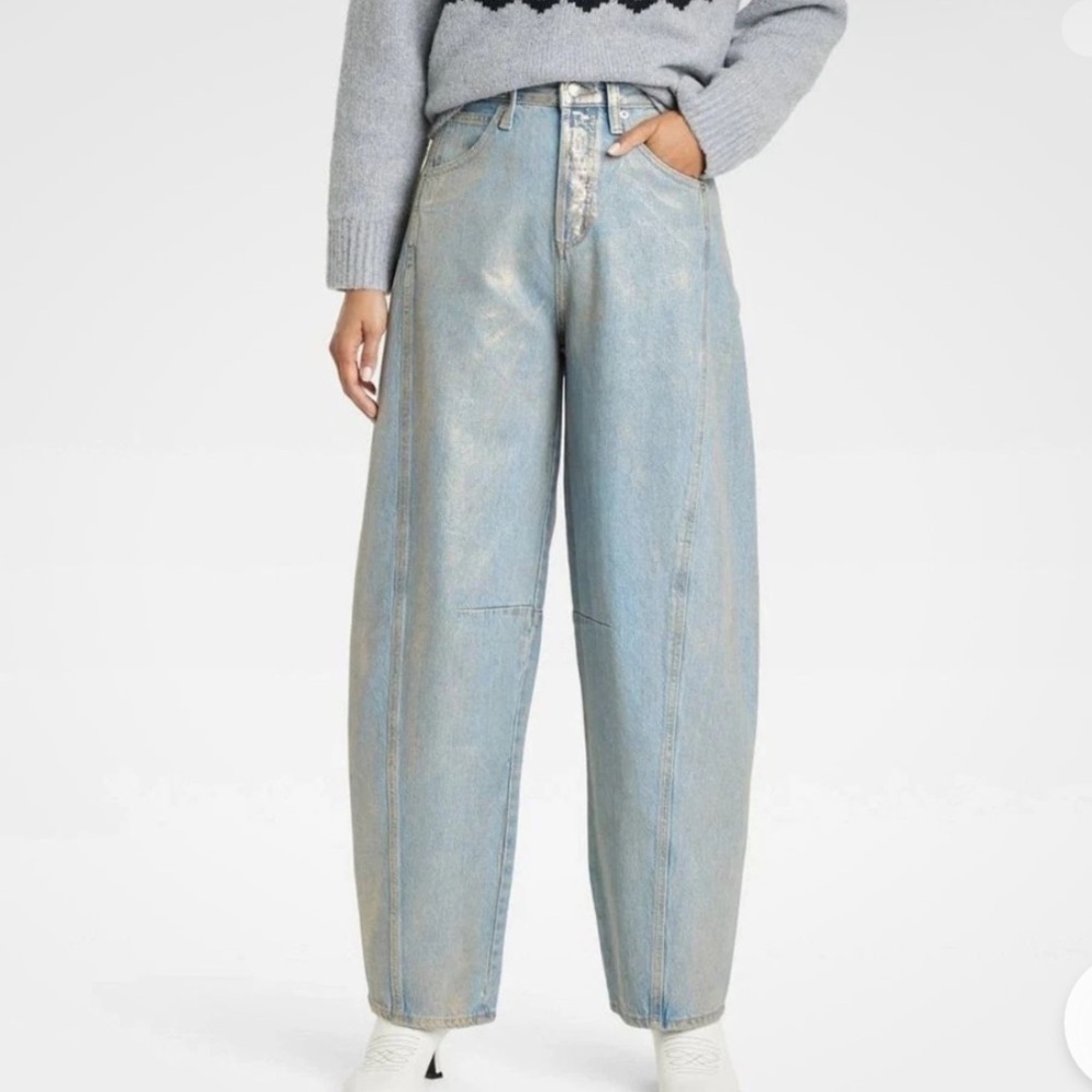 Universal Thread Women's High Rise Curved Leg Jeans Gold Wash